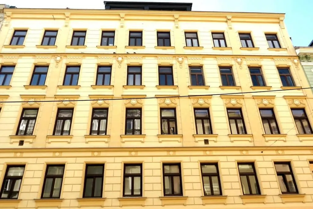 centrally, quiet&comfortable Viena 0*,  Austria