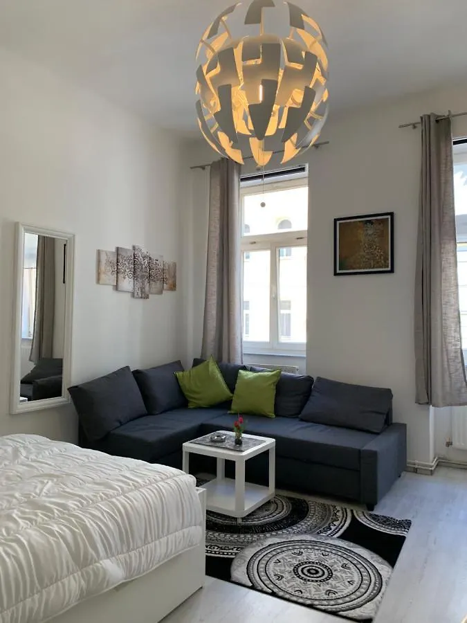 centrally, quiet&comfortable Viena Austria