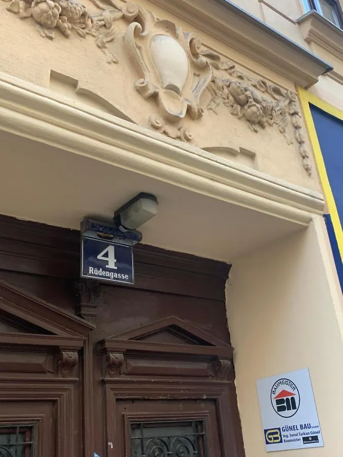 centrally, quiet&comfortable Viena 0*,  Austria
