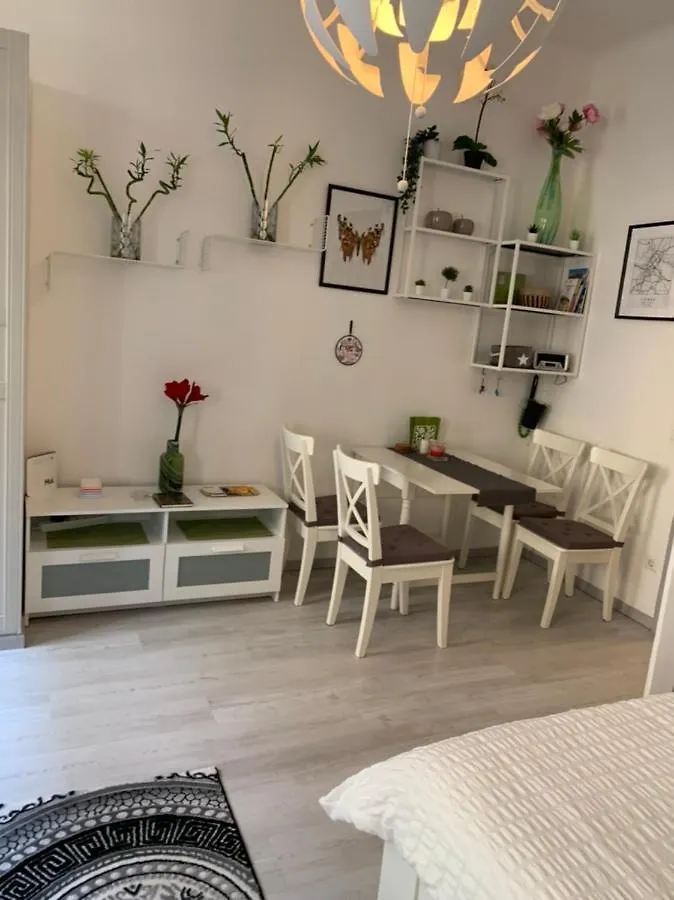 centrally, quiet&comfortable Viena